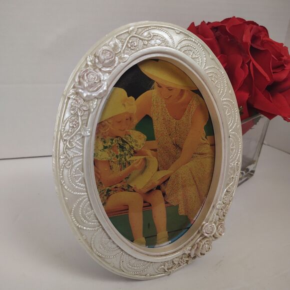 Vintage 90s White Oval Picture Frame Floral Embossed Shabby Chic Victorian Style - Picture 2 of 7